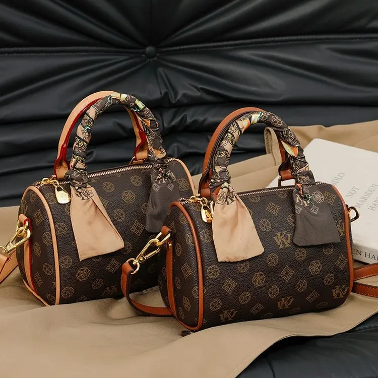 

Classic Fashionable Vintage Diaper Bag For Women Designer Leather Large Capacity Tote Luxury Minimalist Elegant Stylish Commuter