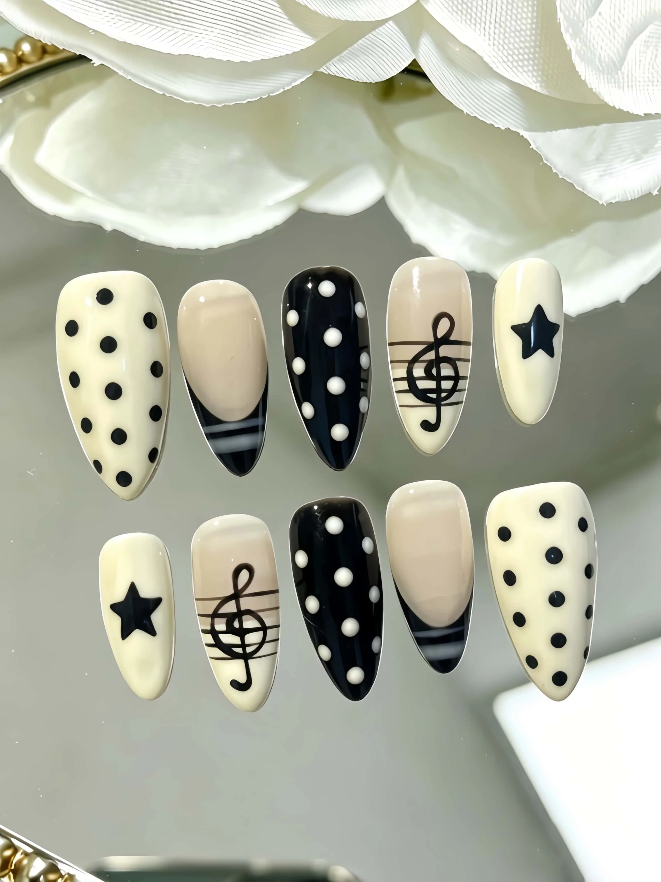 10 Pieces of Handmade Almond-Shaped Full-Cover Nail Tips, Medium Length, in a Milky White and Black Color Scheme with Polka Dots, Musical Notes, and Hand-Painted Five-Pointed Stars, in a Simple Retro Sweet-Cool Style, Suitable for Women and Girls, Perfect for Summer Vacations, Graduation Season, and as a Gift, Comes with 1 Piece of Jelly Glue and 1 Nail File