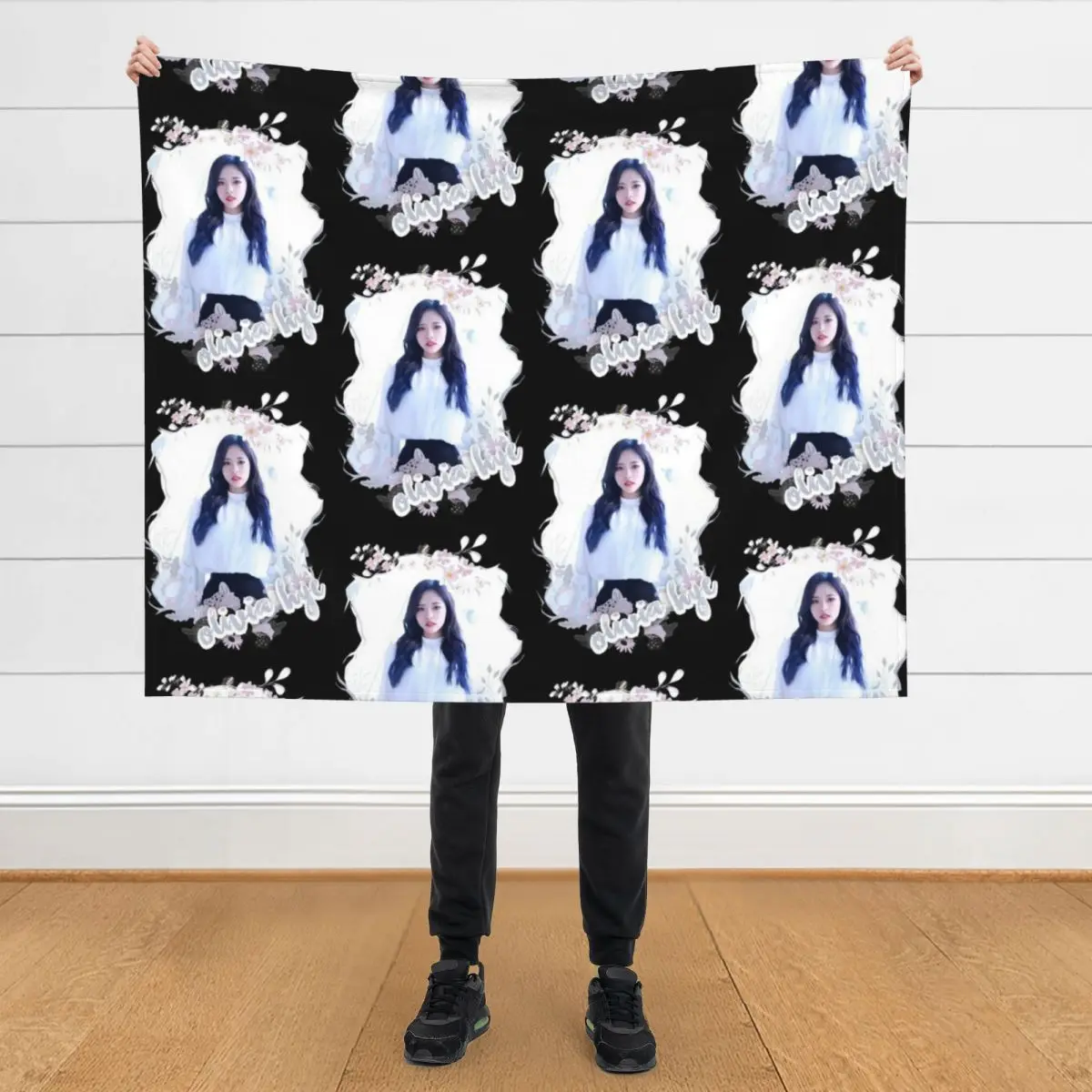 

Loona - Olivia Hye Throw Blanket valentine gift ideas Luxury St anime Blankets