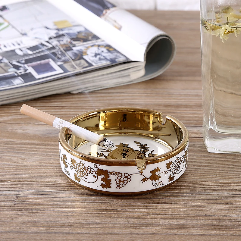 European Ceramic Ashtray High-end Living Room Decoration Creative Multi-functional Storage Large Ashtray Home Decoration Gifts