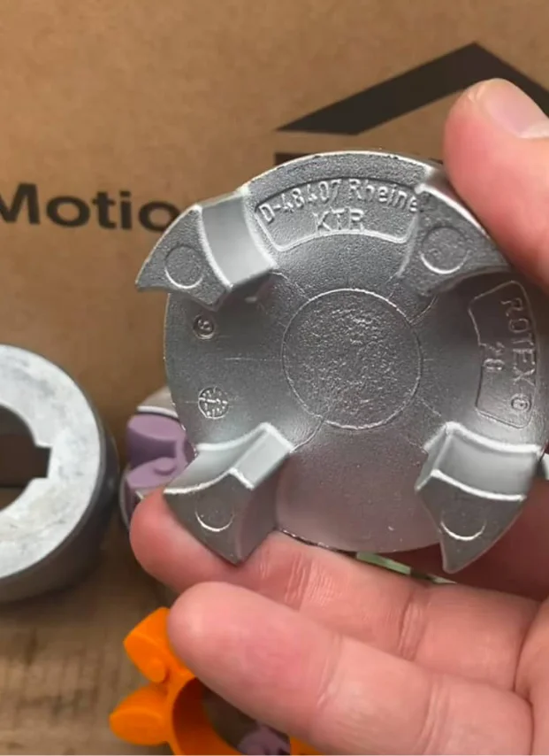Cast aluminum coupling D-48407 3PCS   CDEK Express