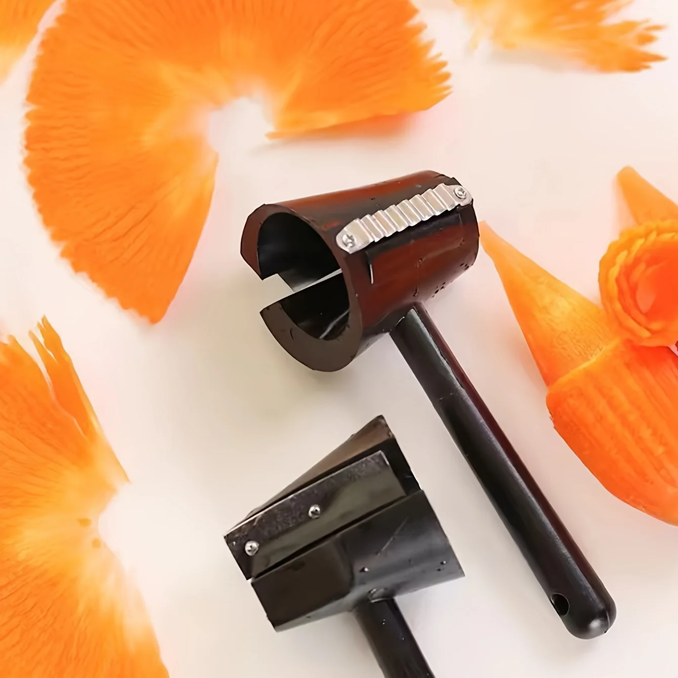 Schälermesser, multifunktionales Obstrasiermesser für die Küche, Reibenmesser, Gurkenblumenrolle, geschnitzte Karottenplatte