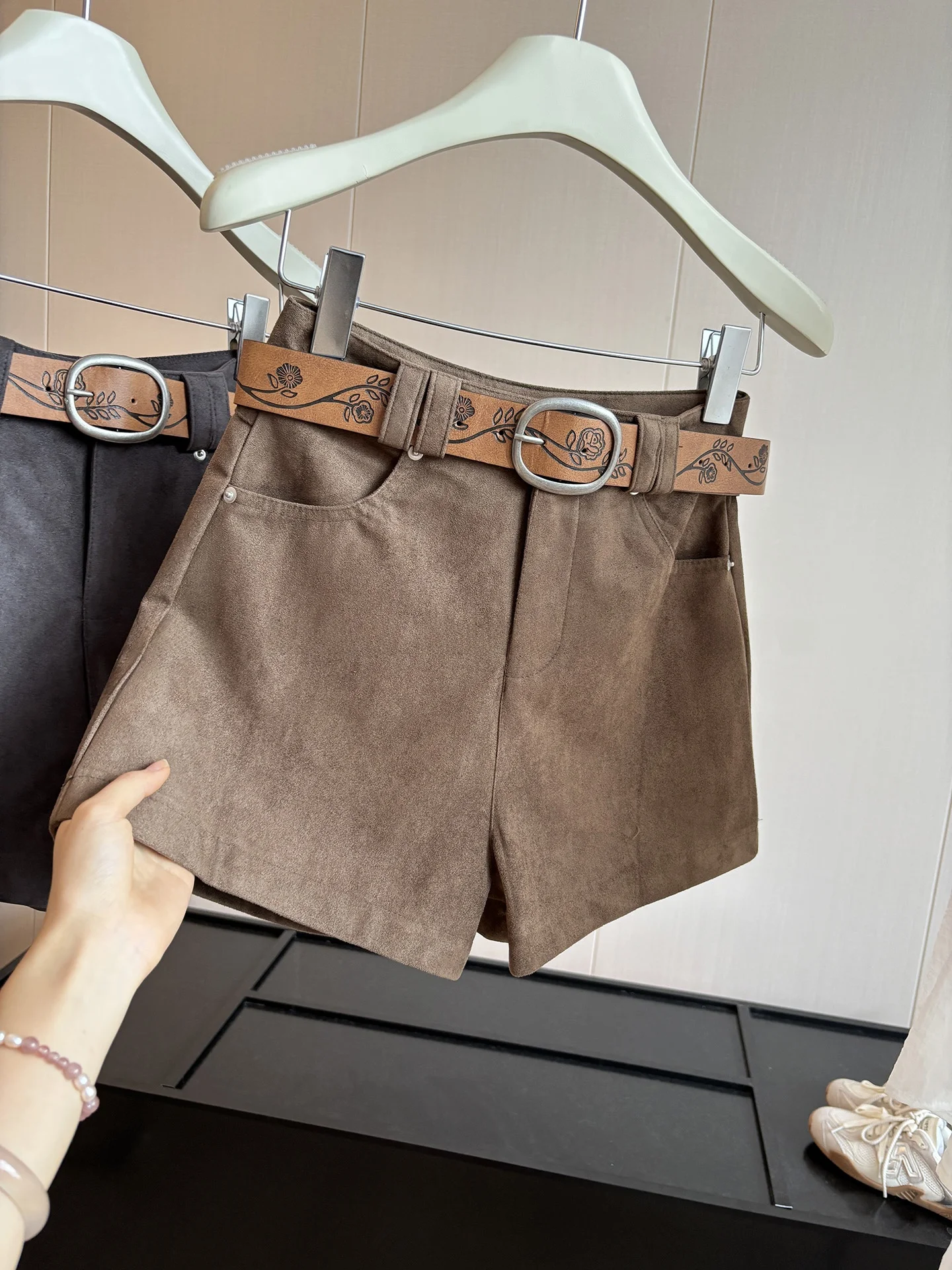 Brown Suede Casual Shorts Women's Early Autumn High Waist Fashionable Loose Wide Leg Pants Boot Pants Commute Style Polyester...