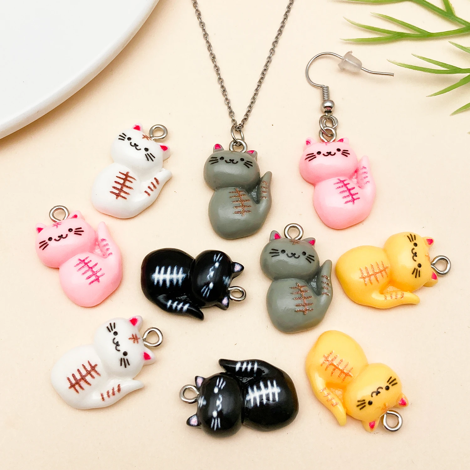 10pcs Resin Kitten Charms Cartoon Cute Stitched Lazy Cat Pendants For Earrings Bracelet Necklace DIY Jewelry  Making Accessories