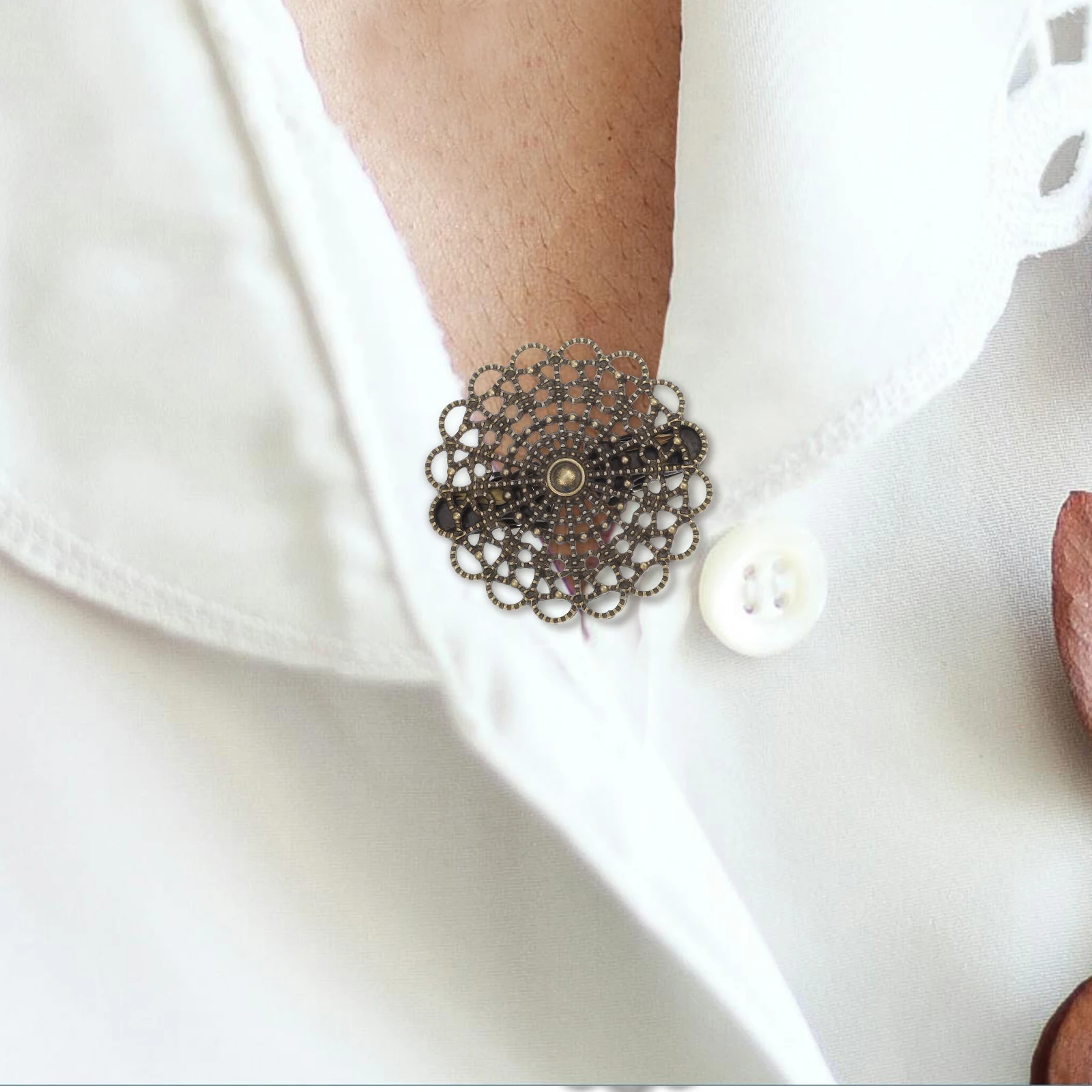 

5 pcs Vintage Shawl Clip Hollow Flower Design Strong Alloy Dress Belt Sweater Clothes Pins Cardigan Brooch Cinch Clasp For