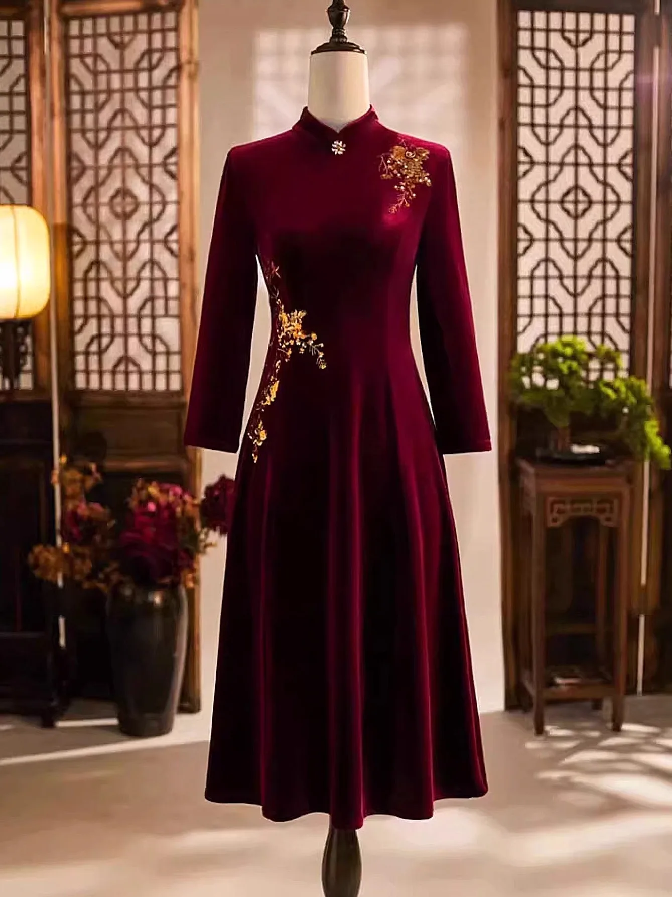 

Ele Velvet Qipao Wedding Dr for Mom Golden Silk Velvet Traditional Chinese Wedding Costume Suitable for Everyday Wear