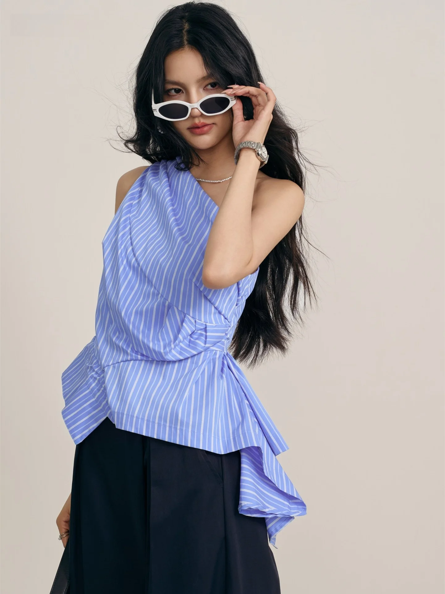 

Faionable Summer Stripe Design Svel Asymmetric oulder Women's T-irt CHILL ZOEY Casual Sle Loose Fit Polyester C...