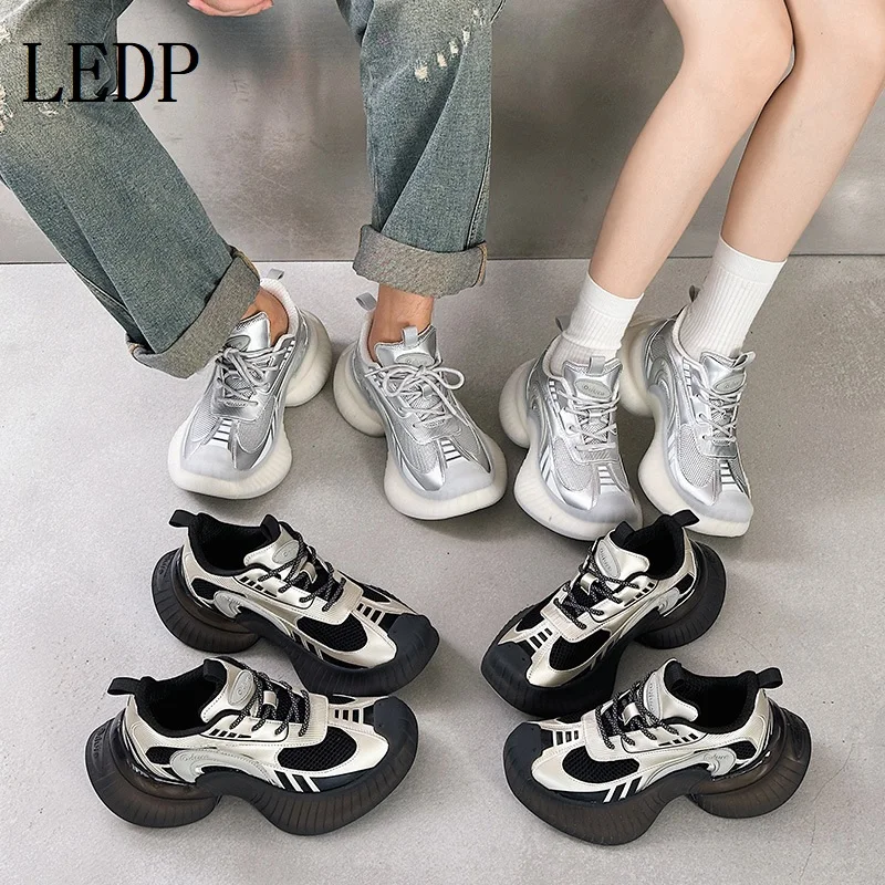 

LEDP Flowing Light Thick-soled Height-increasing Dad Shoes for Women Autumn 2025 Lightweight and Breathable Sports Shoes for Men