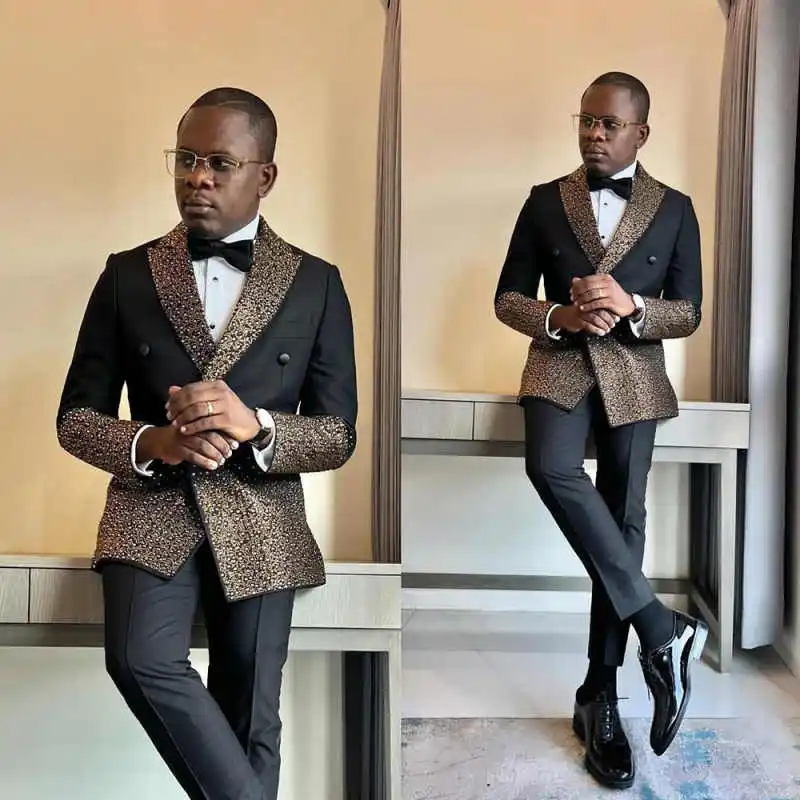 

Luxury Beaded Men Suits 2 Pieces Double Breasted Peaked Lapel Pant Sets Crystals Business Occasion Party Customized Jacket