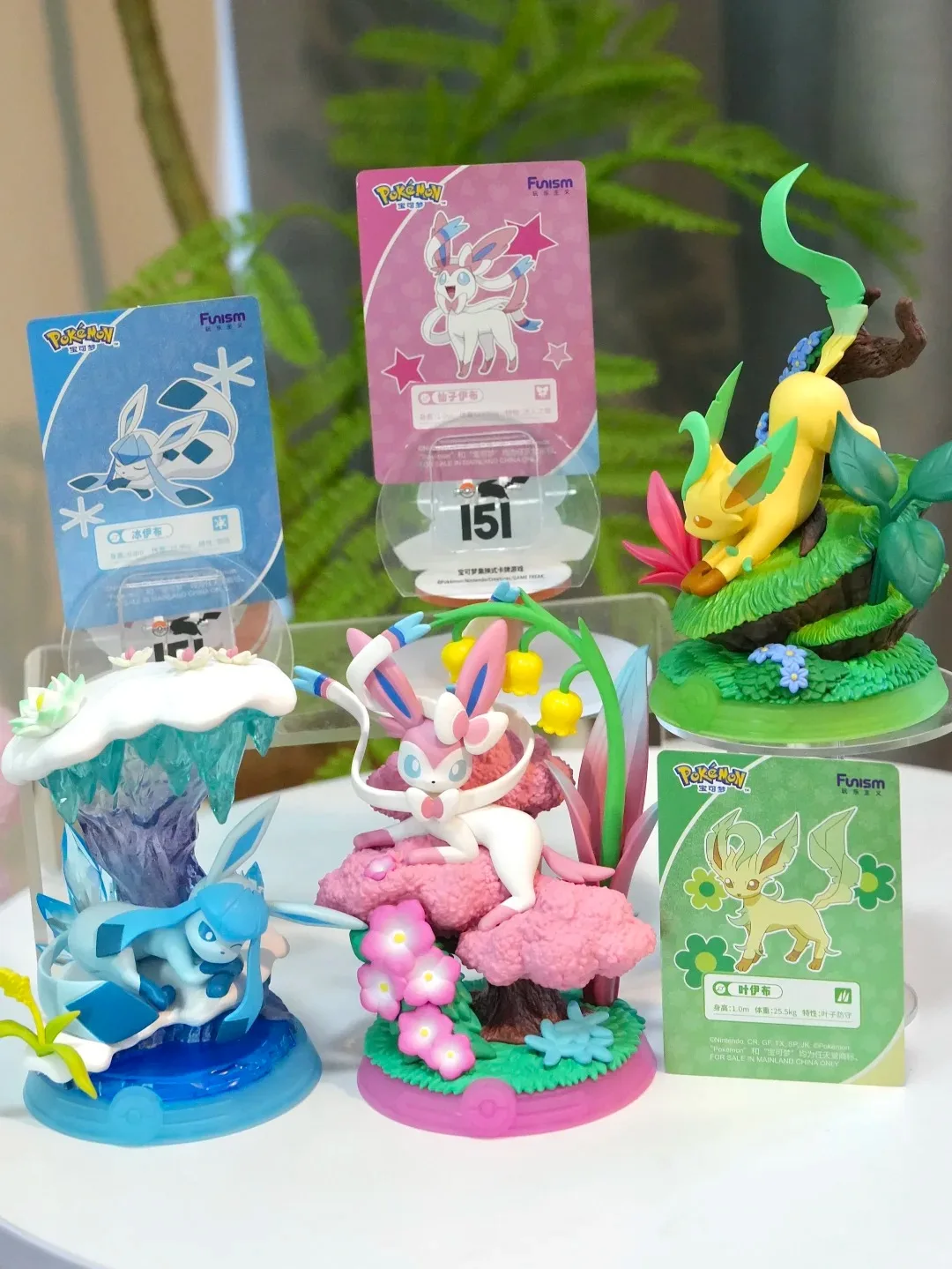 新しいポケモン イーブイ三世代シリーズ ブラインドボックスフィギュアとぬいぐるみ 誕生日プレゼントと装飾品