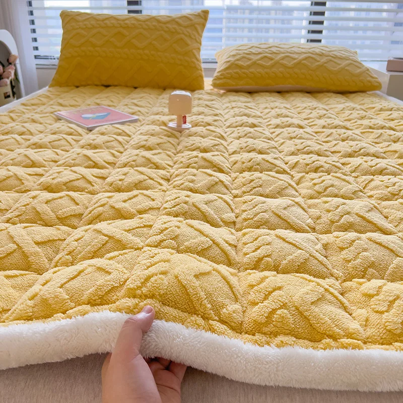 Winter warm milk fleece mattress, thickened fleece mattress, single bed pad, three-piece set, washable mattress.