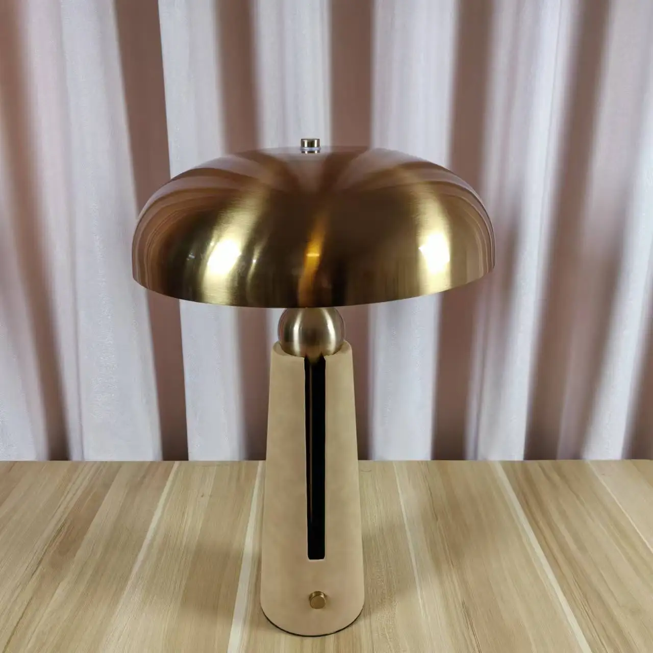 مصمم الرجعية الجلود غرفة المعيشة دراسة تصميم الشعور الأمريكية ضوء الفاخرة الشعور مصباح مكتبي عمودي زخرفة الجو الشعور