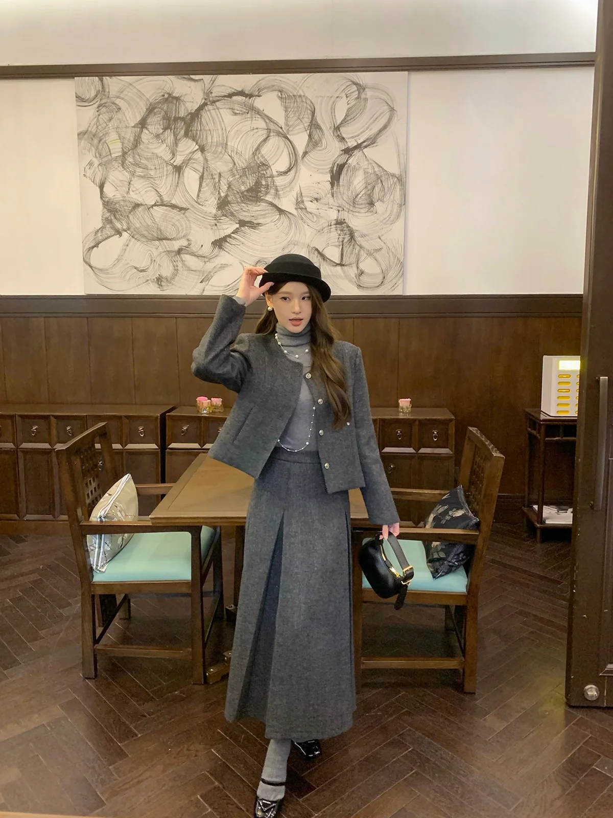 

Зимний женский комплект Ele: модный и элегантный ансамбль из хлопковой юбки макси с высокой талией и жакета