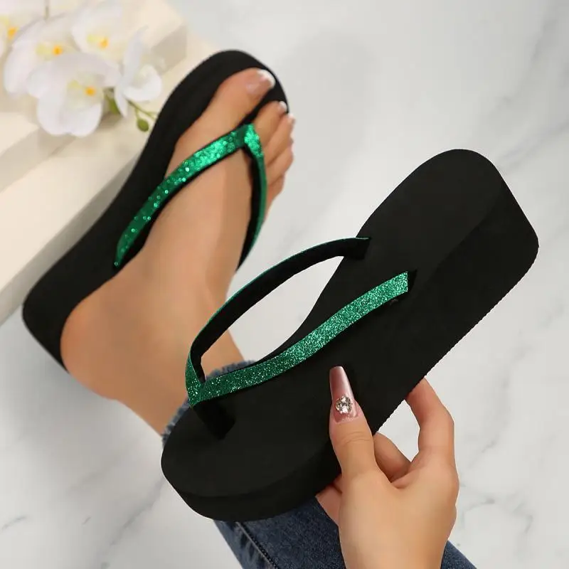 Bequeme Plateau-Keilabsatz-Flip-Flops für Damen – Sommer 2026 – Weiche, dicksohlige Strandpantoletten – Damen-Sandalen mit Absatzhöhe – Detail 17