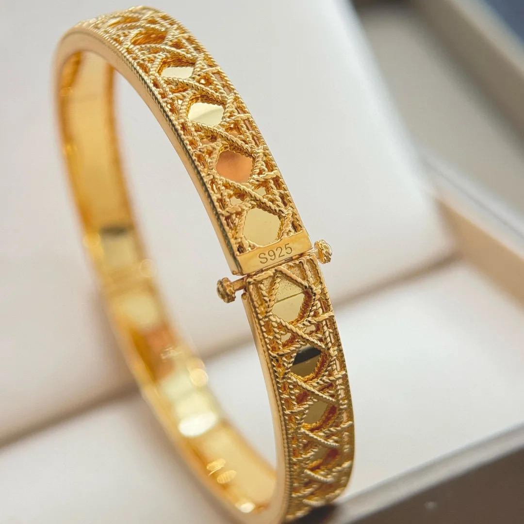 

Luxury Brand Pure 925 Sterling Silver Jewelry For Women Wave Bangle Gold Diamond Design Wedding Jewelry Engagement Bracelet