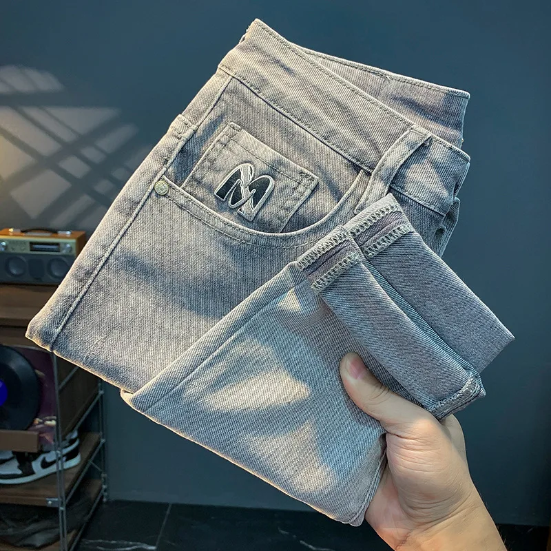 Pantalones vaqueros de color claro para hombre, Pantalones rectos pequeños, ajustados, finos, blancos mate, elásticos, casuales, con estampado de moda de alta gama, Verano