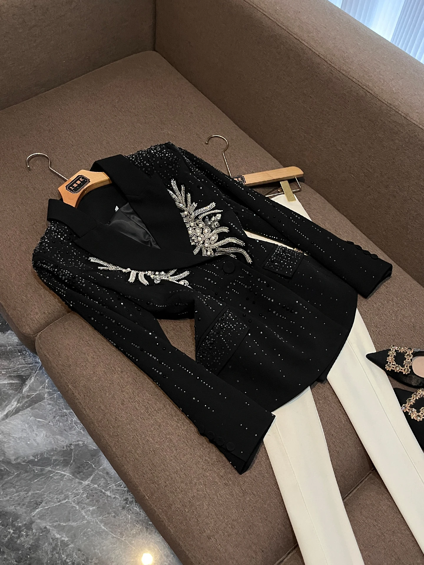 Black Long Sleeve Women's Suit Artistic Bead Design Commute Style Fashionable Office Wear Loose Fit Single Button Closure