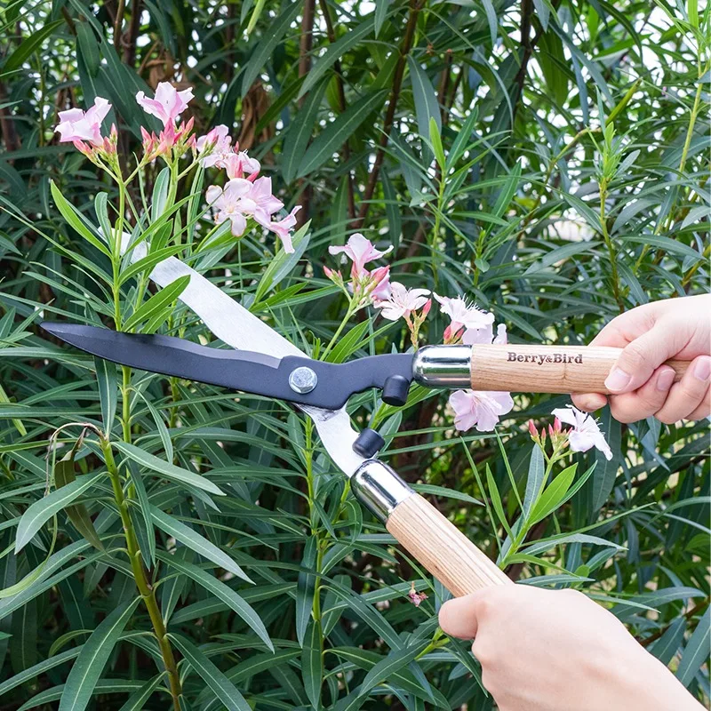 Portable High Carbon Steel Pruning Scissors Garden Hedges Fruit Trees Professional Pruning Scissors Wooden Handle Hand Tools