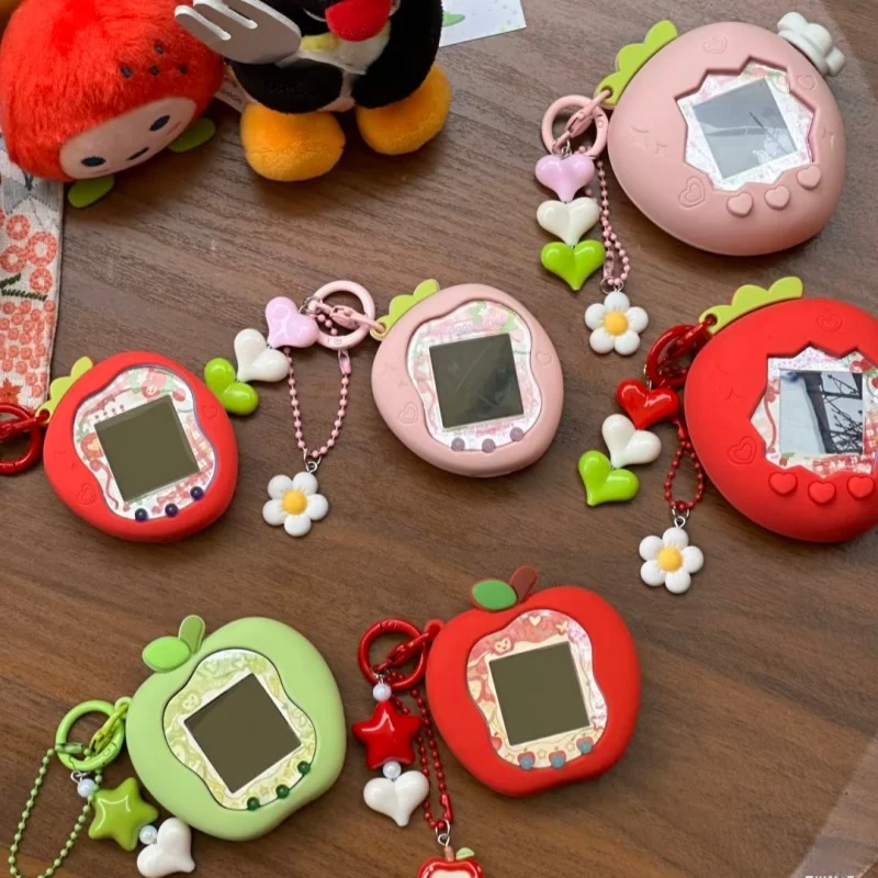 لعبة Tamagotchi Smart Paradise Pet Toy علبة الفراولة الوردية مع ورق لوحة وسلسلة مفاتيح - آلة الحيوانات الأليفة الرقمية لألعاب الأطفال