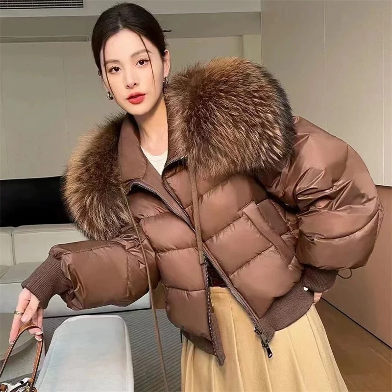 جديد سترة الفراء الحقيقي معطف فرو الراكون الطبيعي الإناث سترة سميكة فضفاضة قصيرة الأبيض بطة أسفل معطف 2025 الشتاء سترة منفوخة النساء