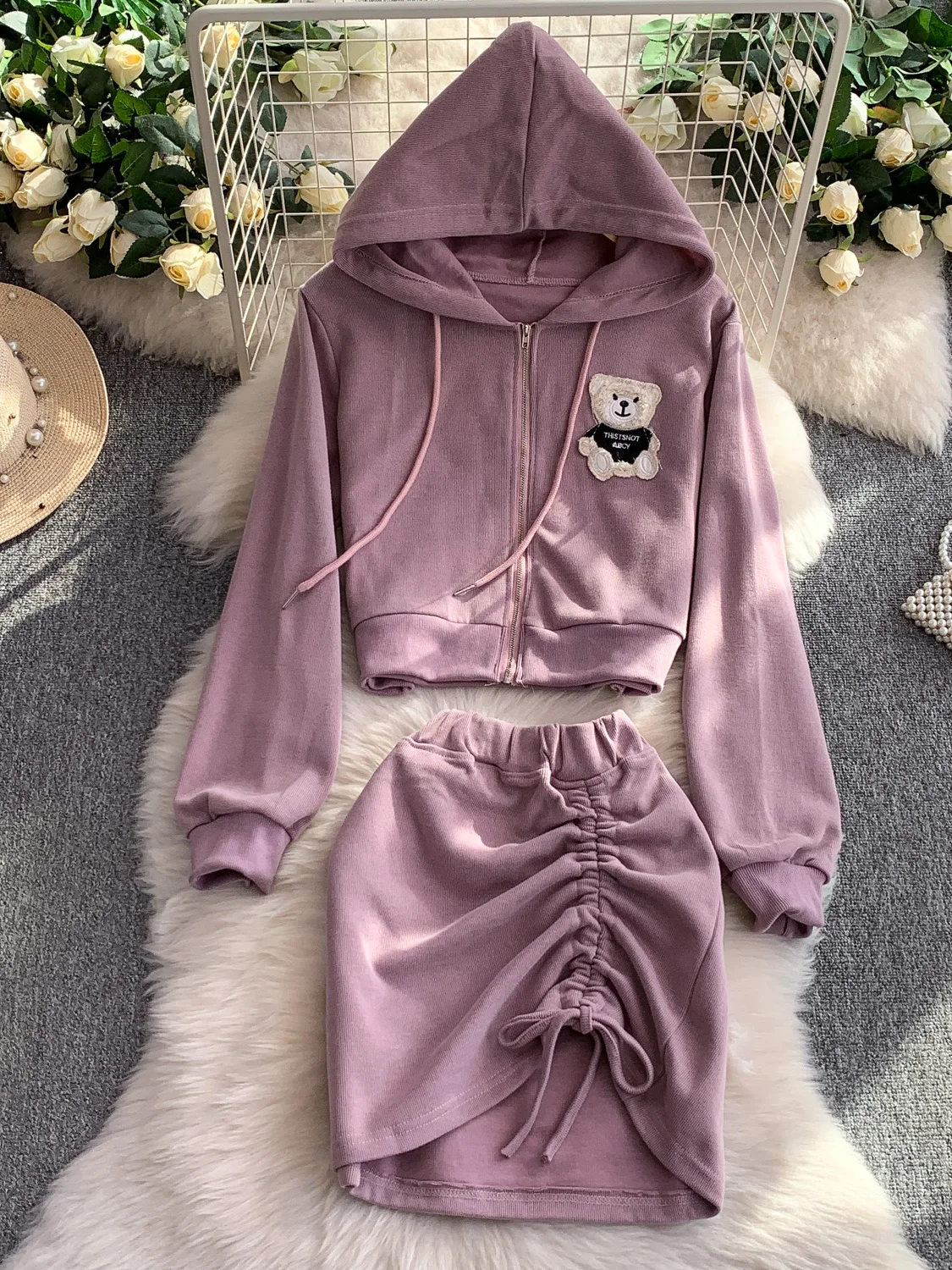 

Faionable Casual Bear Embroidery Hooded Jaet And ort Skirt Two-Piece Set for Women Sweet And Playful Sle Autumn Wear