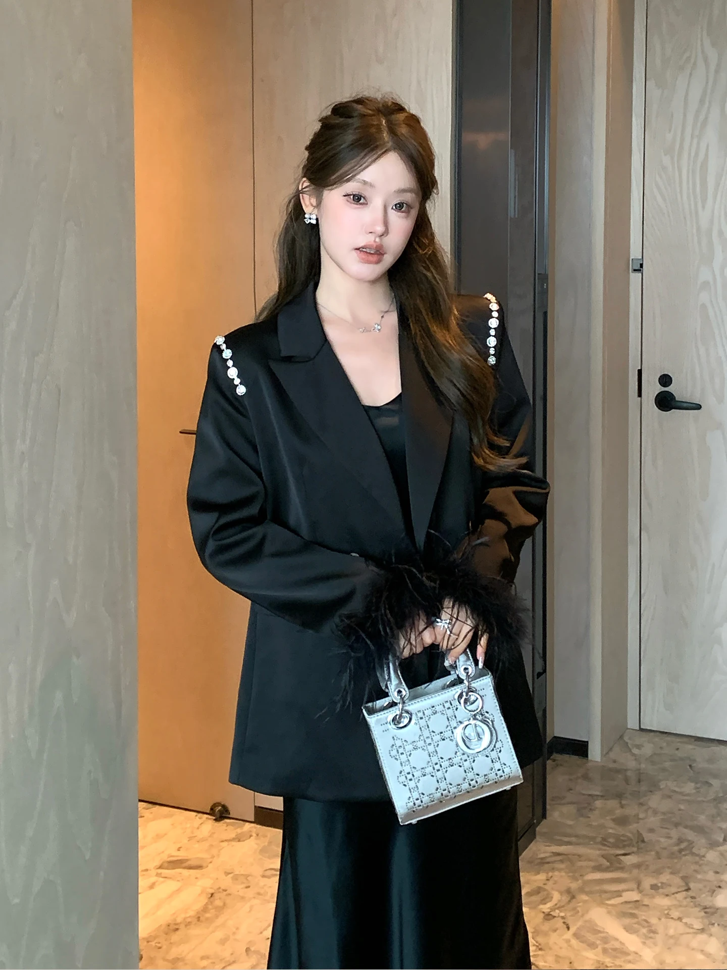 

FFmiss Court Sle Loose Fit Heavy Embellied Satin Women's Suit Jaet with Diamond Embelliments Faionable OL Coat