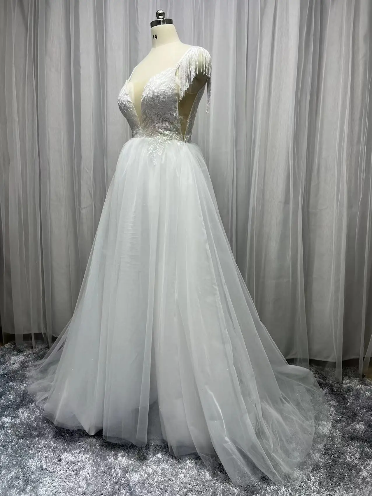 Abito da sposa senza maniche con scollo a V e applicazioni in pizzo con foto reali personalizzate Una linea Vestido De Noiva Abito da sposa con nappa