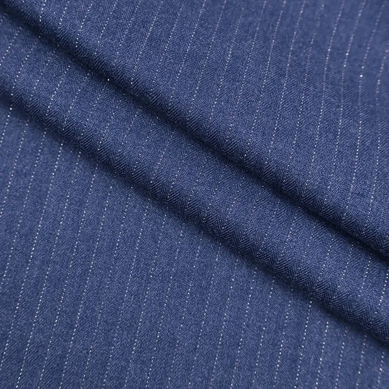 새로운 스트라이프 네 방향 신축성 있는 수트 원단은 패셔너블하고 반짝이는 실크 여성복입니다.