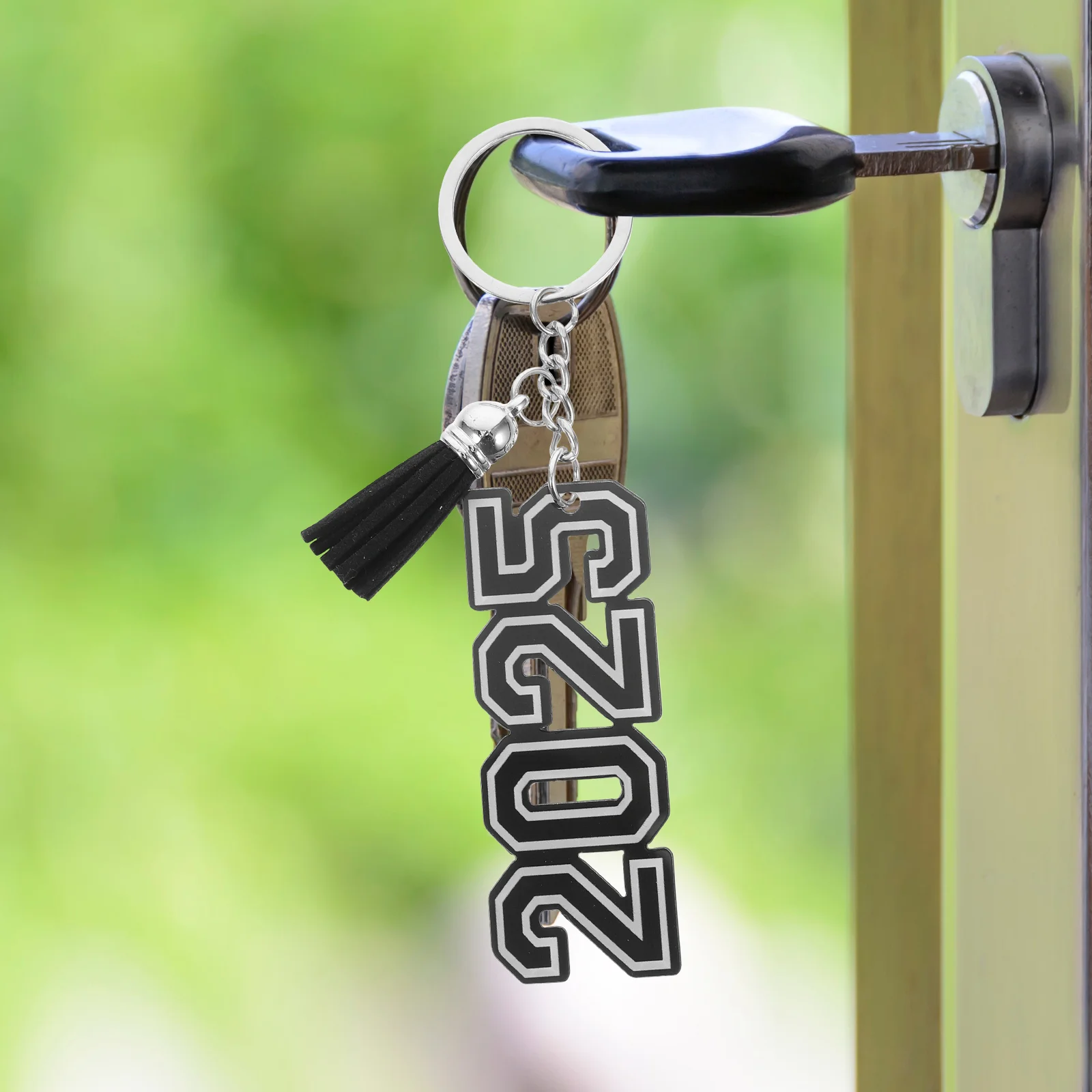 

4Pcs Graduation 2025 Class Year Tassel Inspirational Present Key Charms Black Color Acrylic Zinc Alloy