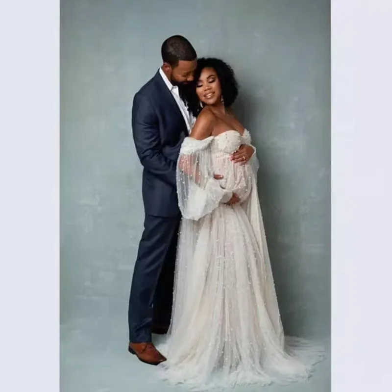 abito-lungo-premaman-con-patchwork-in-rete-e-perline-spalle-scoperte-per-fotografia-lunghezza-al-pavimento