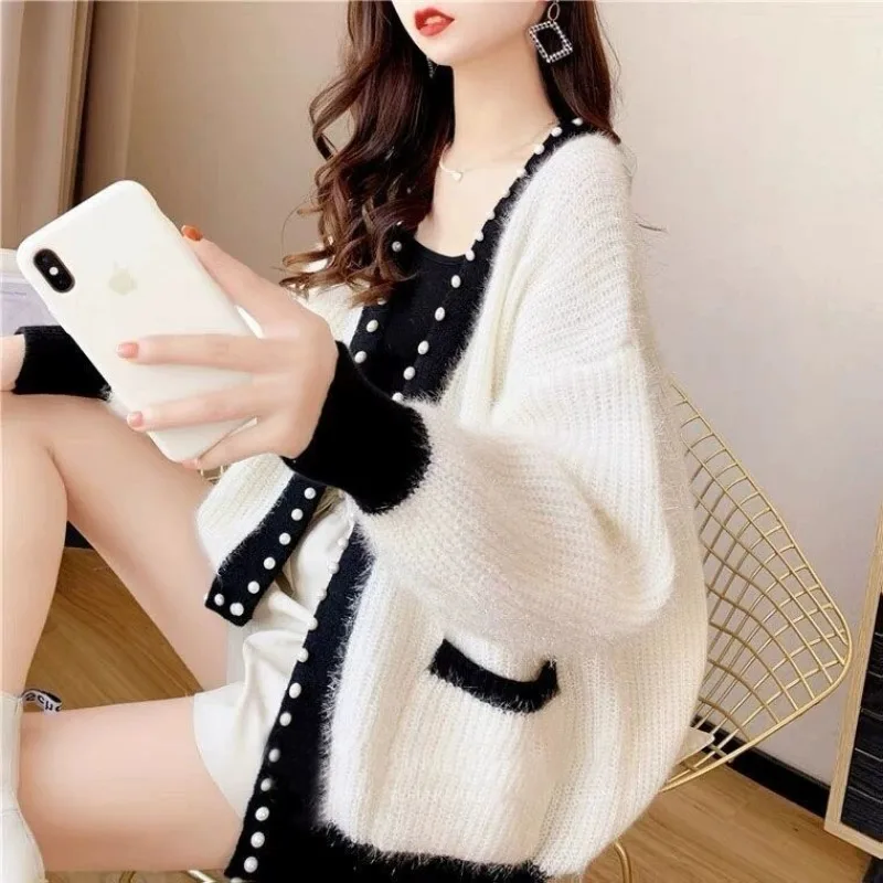 Autumn Winter V-neck Knitting Cardigan Women Fashion Diamonds Solid Color Sweater Coat Ladies Casual All-match Knitwear Tops