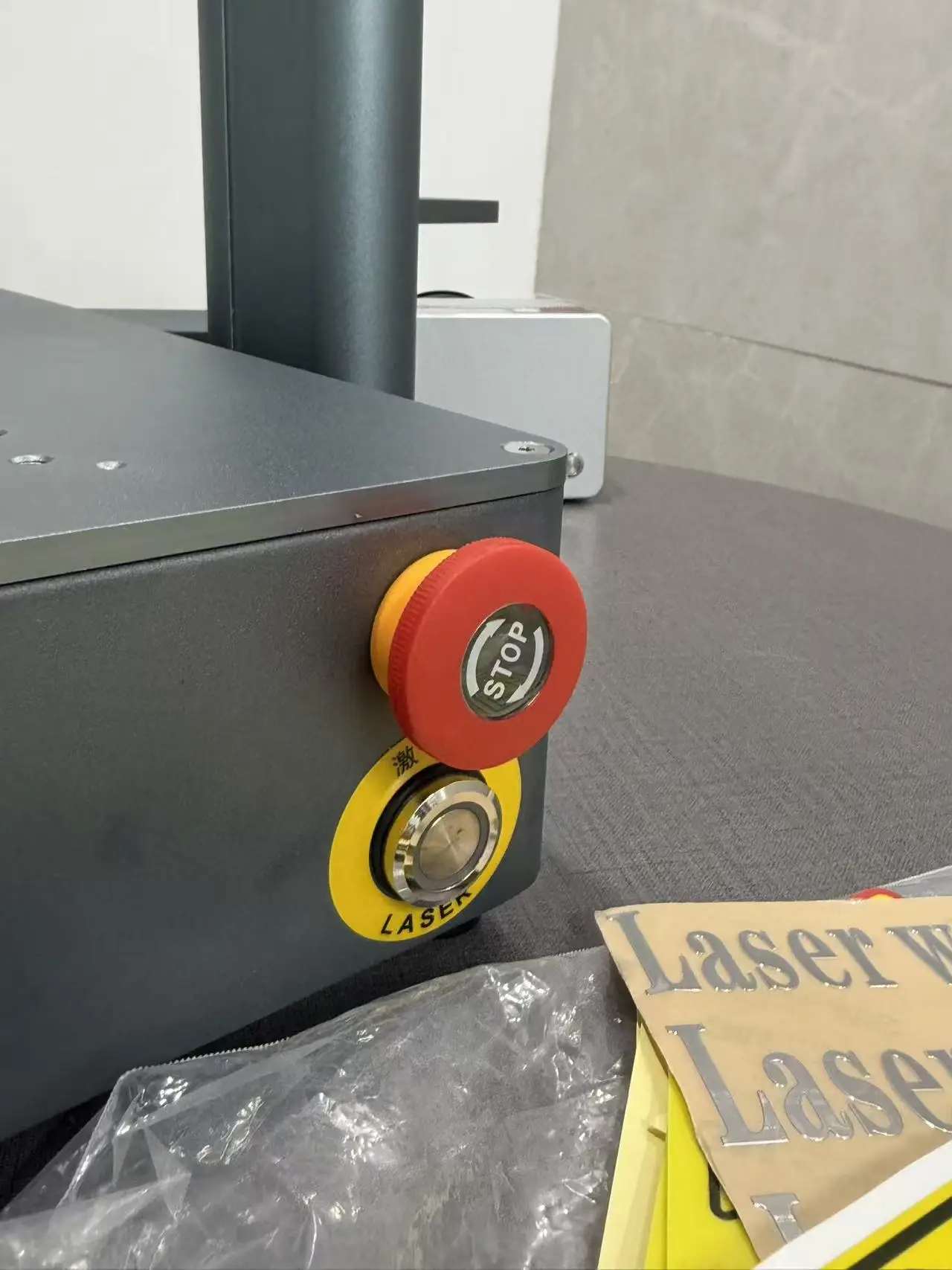 قلم تحديد ألياف الليزر لسطح المكتب 30 وات، منطقة عمل 110 × 110 مم، لنقش المعادن والبلاستيك والسيراميك وآلة النقش بالليزر للمجوهرات