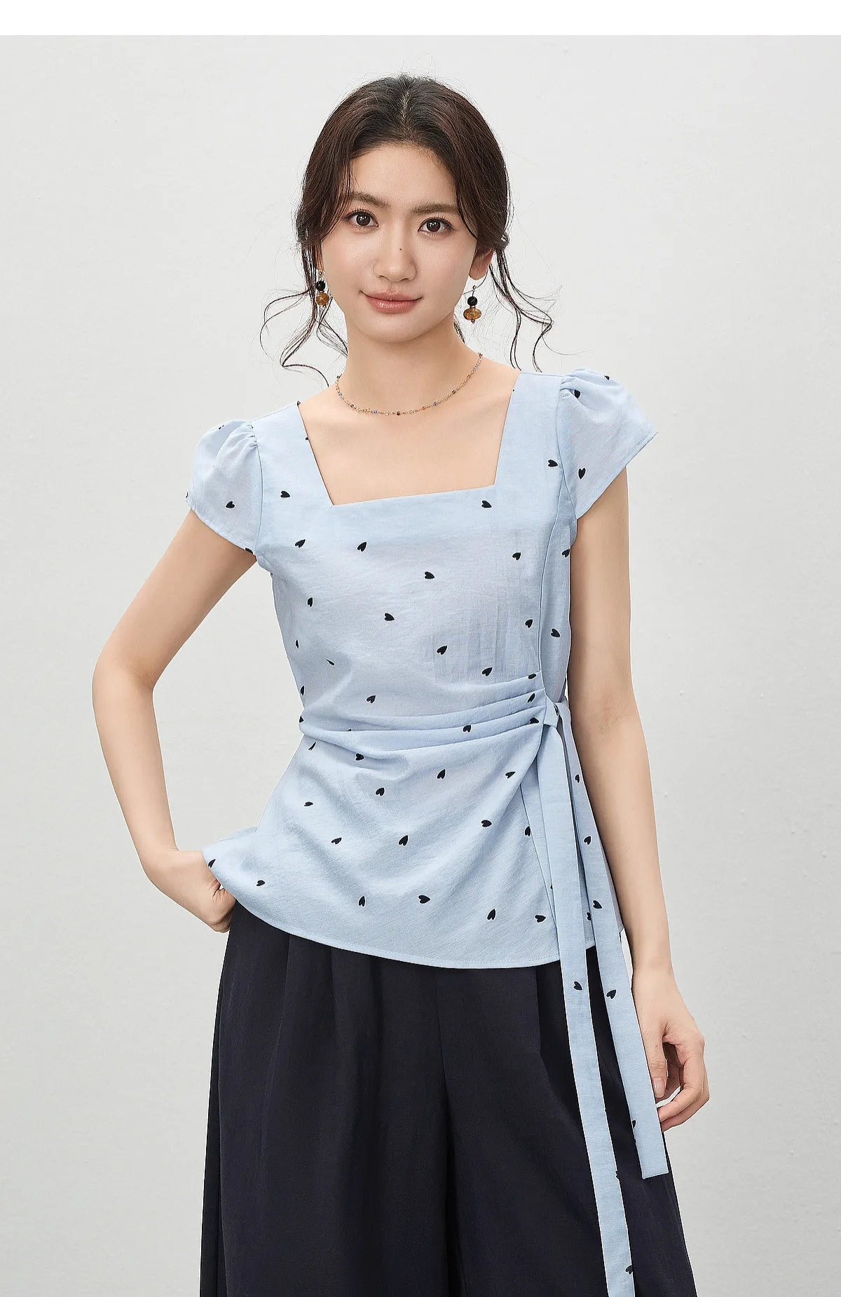 SENTUBILA Damen Chiffonbluse mit Herzmuster, Sommer, Gelb, Quadratischer Ausschnitt, Plissiert, Geraffte Taille, Kurzarm-Hemd 162VB5766 – Detail 22