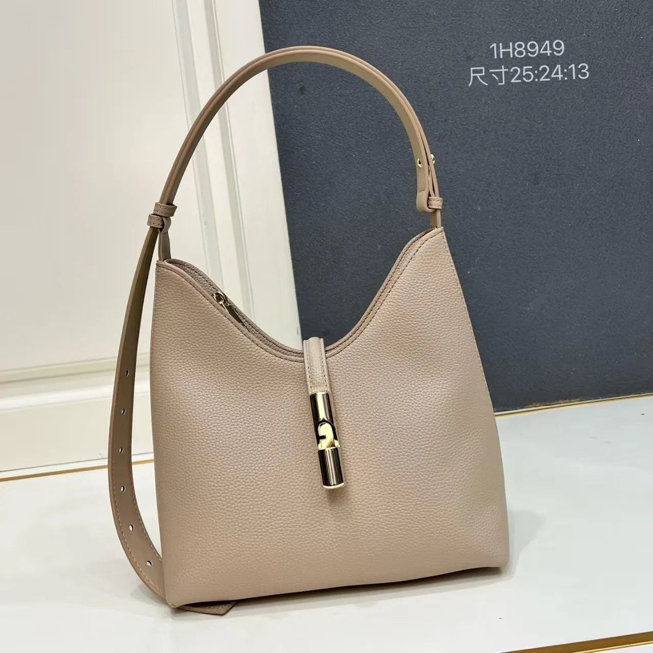 

2026 New Cowhide Niche Women Bag Luxury Underarm Vintage Versatile Fashion Shoulder Handbag Tote Purse Satchel Work Daily Chic