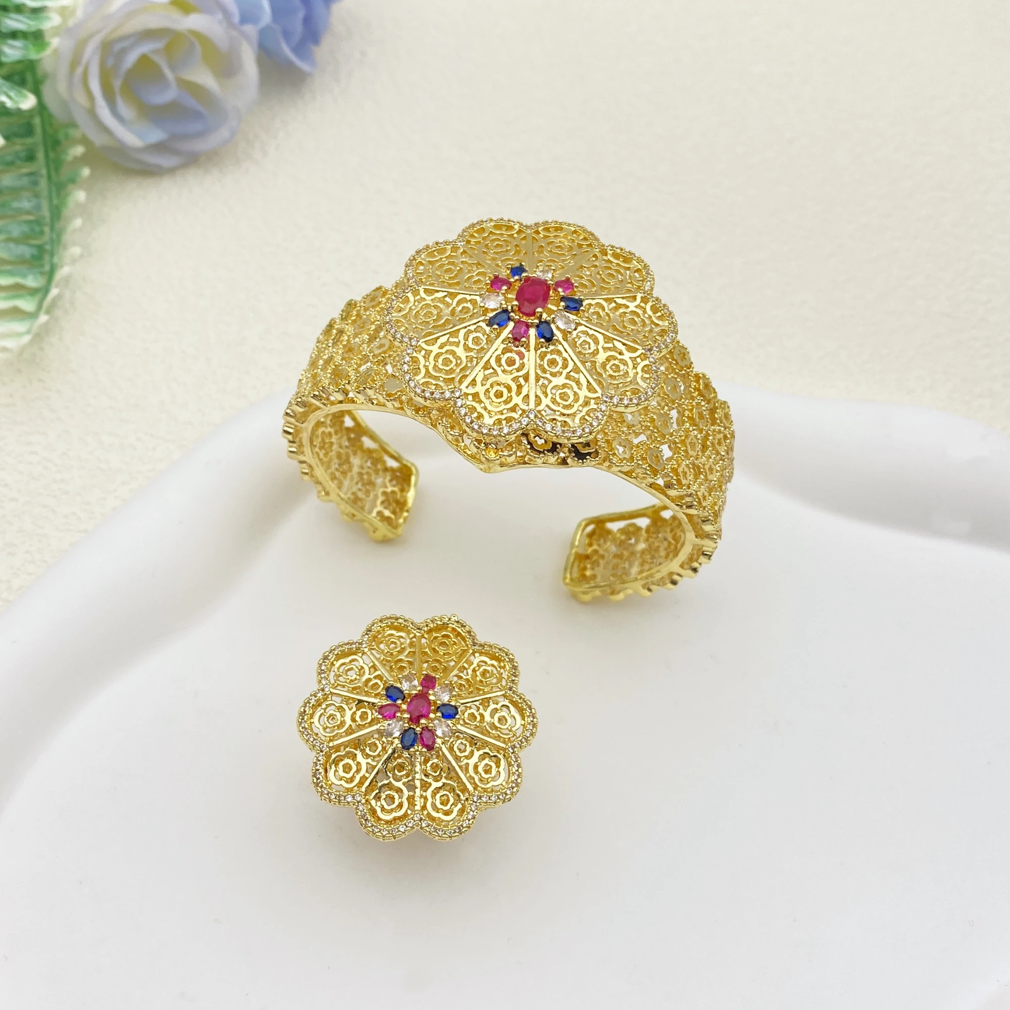 

JRH High-End Gala 2-Piece Set Floral Open Bracelet And Ring with Zircon Gold-played Brass Gold