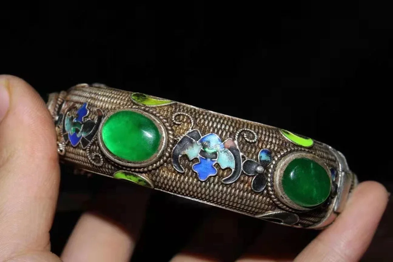 

Collection Chinese old Tibetan silver cloisonne inlaid green stone jade bracelet noble bracelet