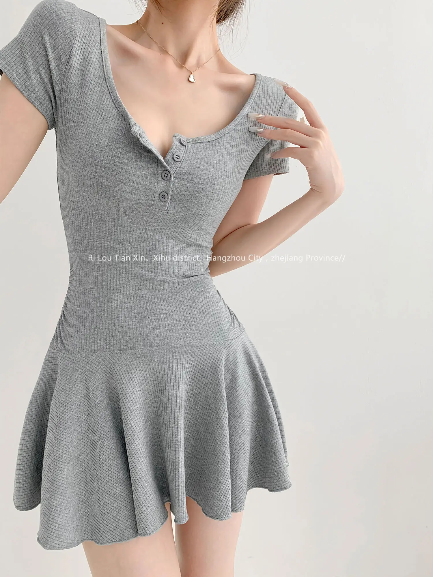 

2024 Summer New Spicy Girl Pure Desire High Waist Dress Women Ballet Style Short Sleeve Low Collar Slim Solid Short Dress X4LC