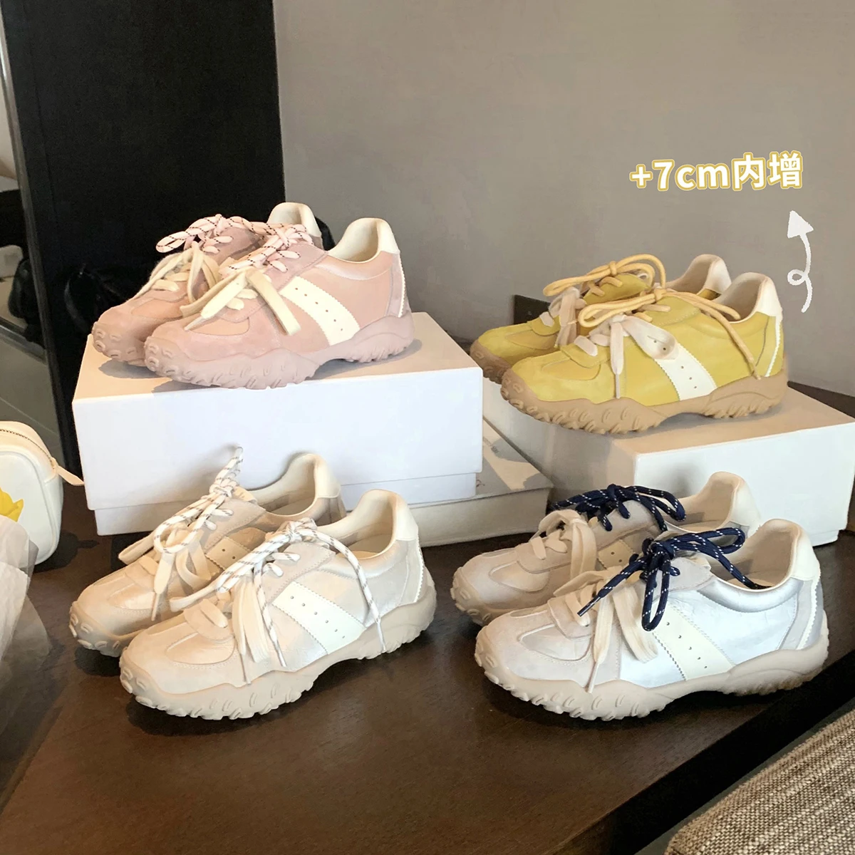 

Новые женские кожаные повседневные спортивные кроссовки на шнуровке с внутренней танкеткой 5 см для походов