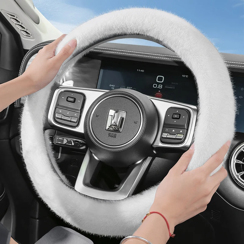

Suitable for Tank Fine Plush Steering Wheel Cover, Fashionable Autumn and Winter Warm Non-Slip Protective Cover for Models 300 500 Hi4-T 400 700, Etc., Available in White, Black, Orange, Pink, Blue