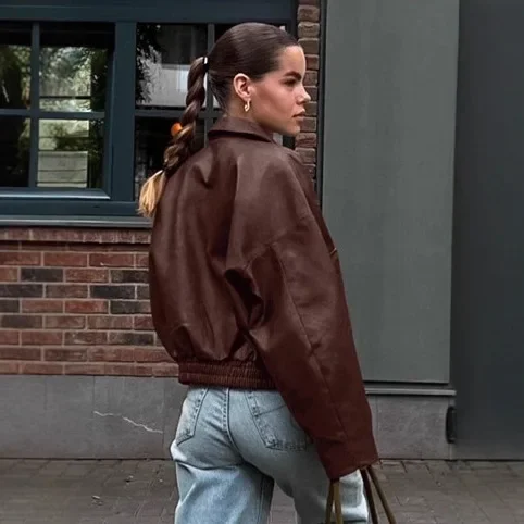 خمر الخريف والشتاء نمط المال القديم سترة جلدية بنية المرأة ركاب سترة جلدية تصميم الشعور الملابس النسائية