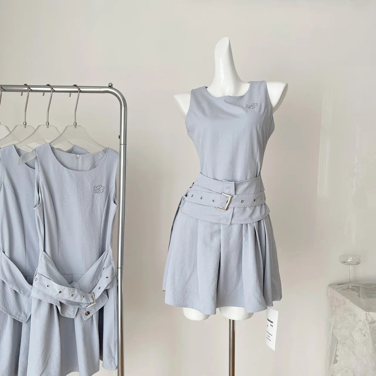 กระโปรงทรงเอวสูงจีบพลีทสไตล์เกาหลีลำลองสำหรับฤดูร้อน ช่วยให้เอวดูเล็กลง