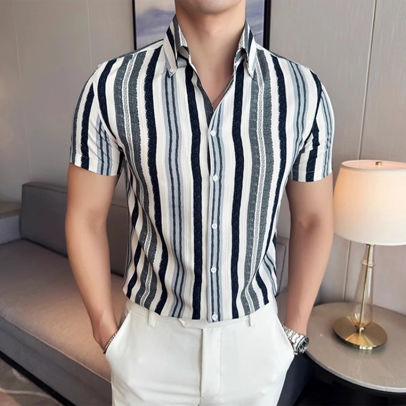 

Летняя новая корейская версия, облегающая модная цветная полосатая рубашка с короткими рукавами, модная социальная деловая повседневная рубашка