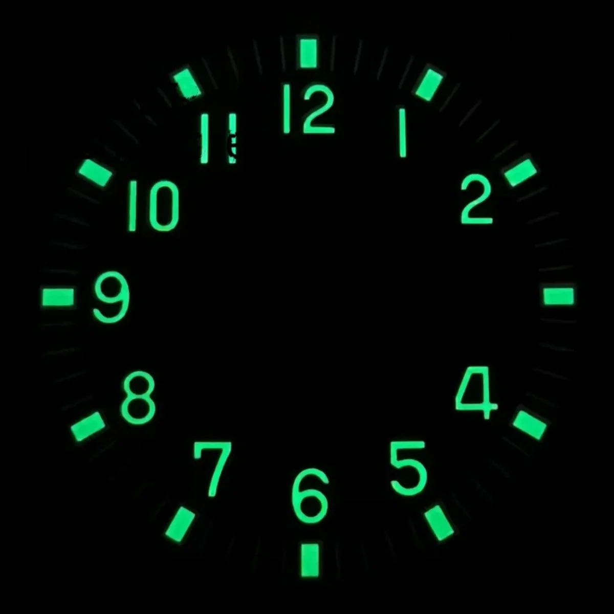 Tarcza zegarka NH35 31,5 mm jest czarno-niebiesko-zielono-brązowo-szara z okienkiem daty w stylu granatu NH35