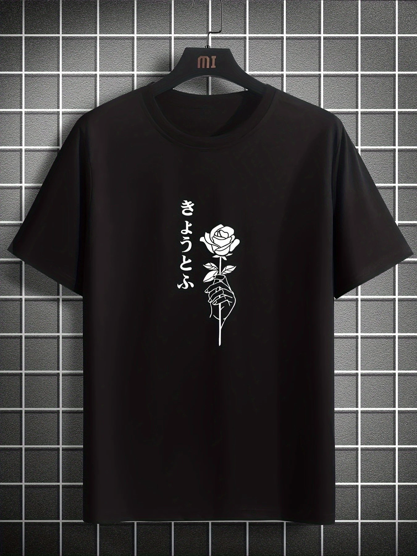 

2025 new A classic black polyester T-shirt for men, paired with an elegant white rose pattern - casual round neck, short sleeves