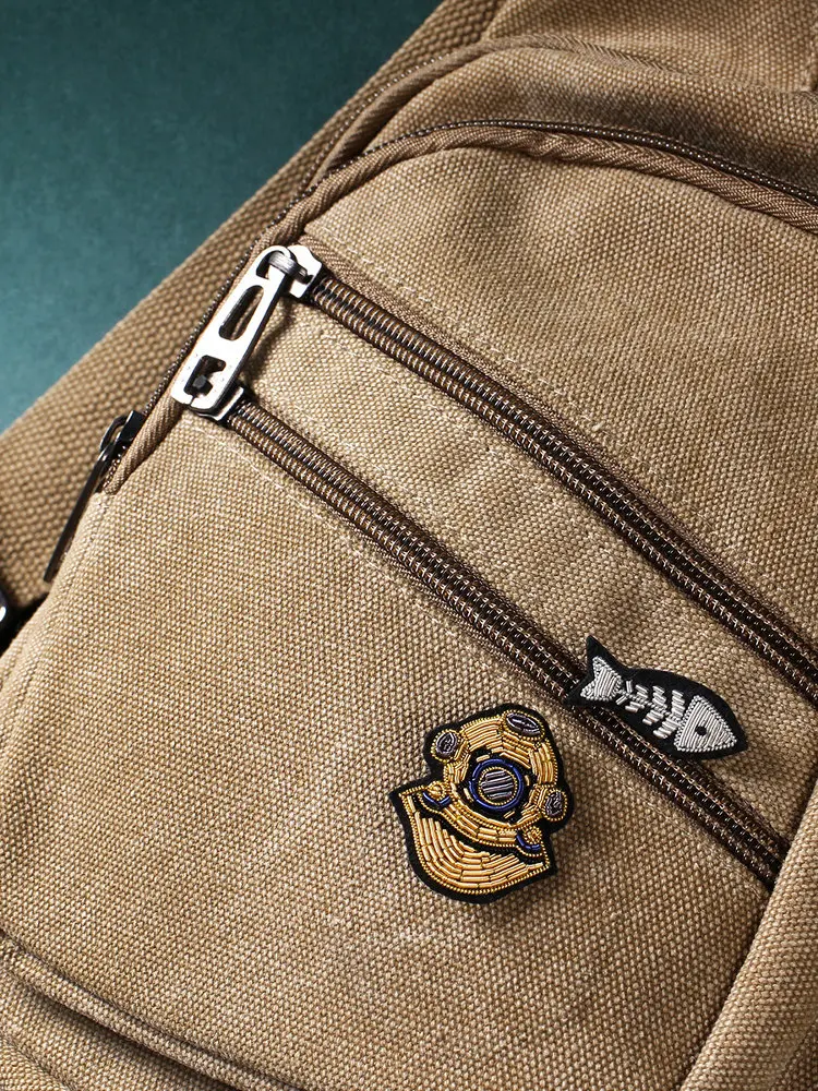 

Брошь-значок для дайверского шлема, вышитая вручную, с дизайнерским подходом, нишевая, высококачественная, изысканная, аксессуар для одежды.