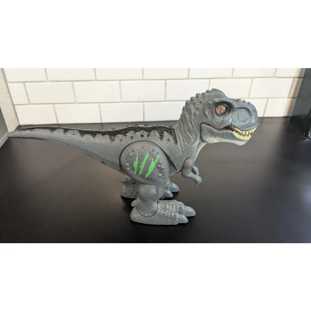 Robo Alive Attacking Giocattolo robotico a batteria T-Rex grigio di Zuru, giocattolo dinosauro, regalo per ragazzi dai 3 anni in su