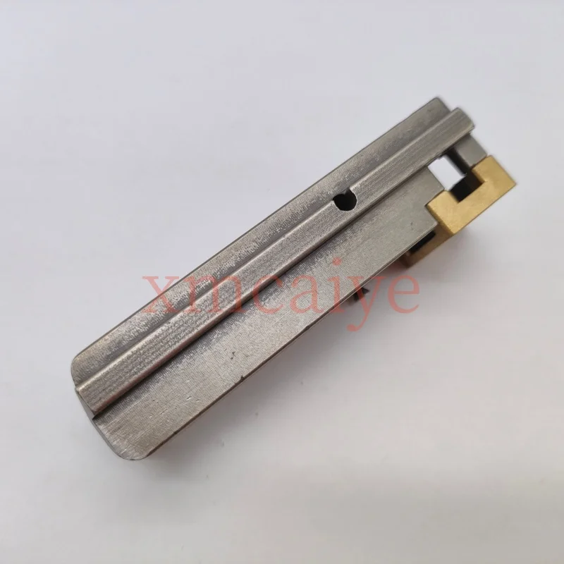

Запчасти для швейных машин: швейная головка Hohner 52/8S