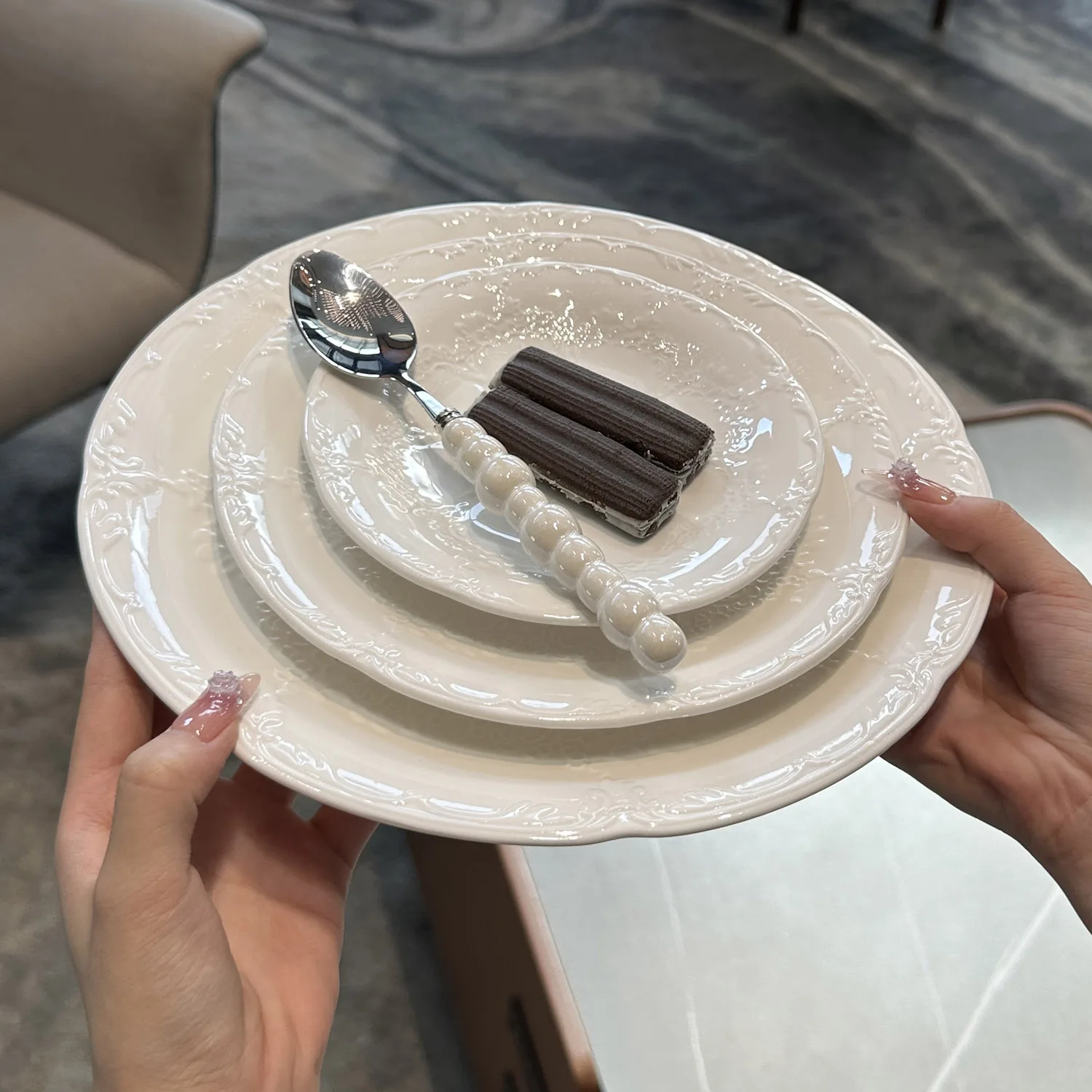 

Винтажная керамическая тарелка с глубоким рельефом в западном стиле для пасты, для личного использования, элегантная, с растительным и цветочным узором, в скандинавском стиле