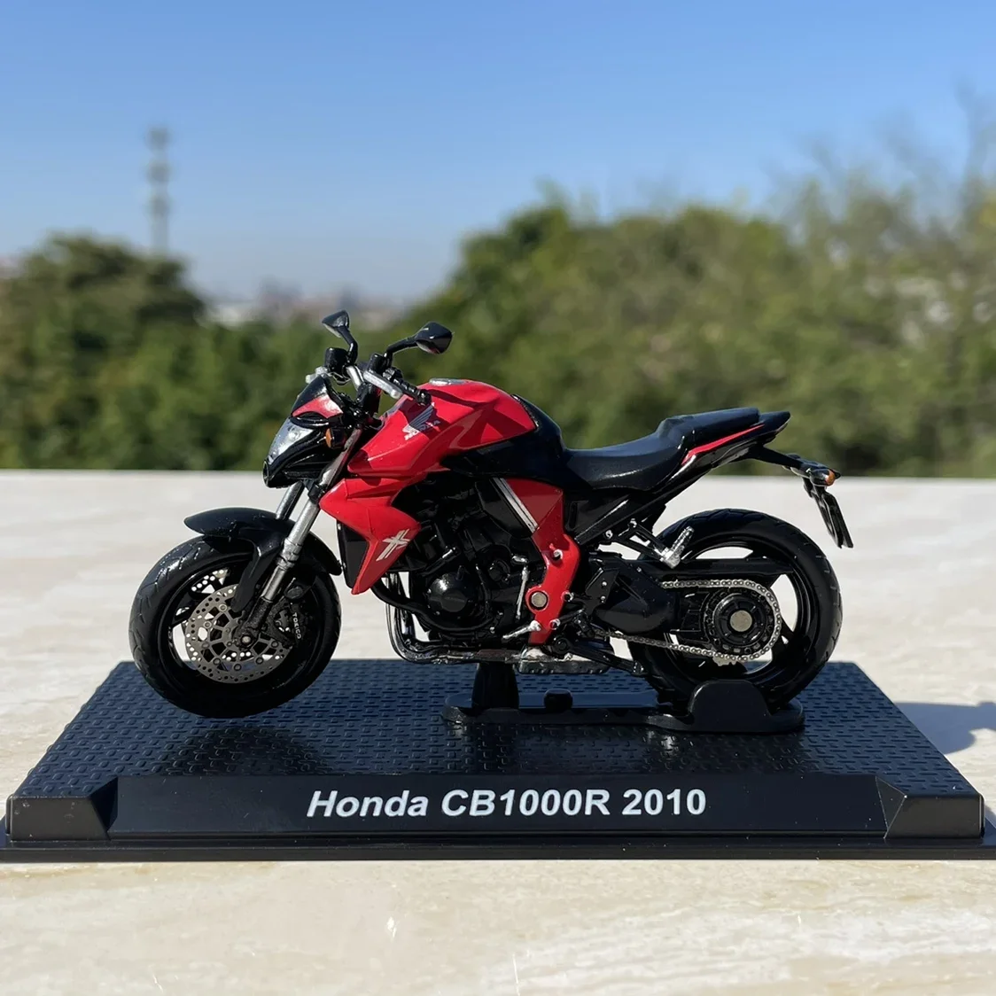 1:24 Scale Diecast Alloy Honda CB1000R 2010 Toys Motorcycle Model Classics Adult Collectible Souvenir Gifts Static Display