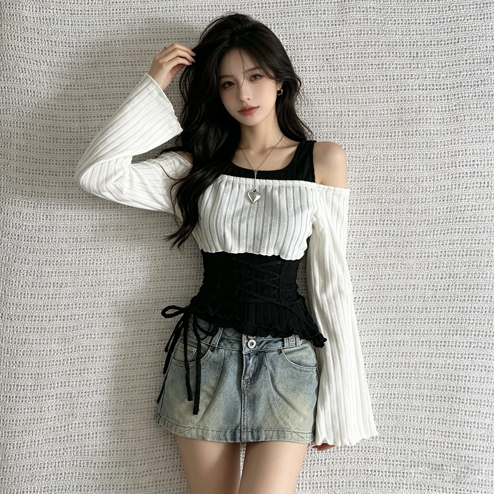 Spring and Autumn New Color Contrasting Fake Two Piece Design Hanging Neck Strap Slimming Spicy Girl Top